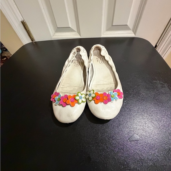 Coach White Flats with Multicolor Floral Vanessa Design size 7 - Picture 3 of 10